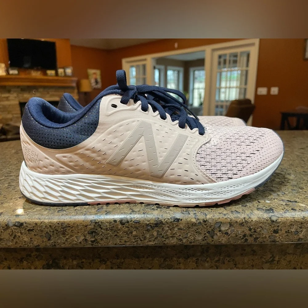 New Balance Womens Zante V4 Running Shoes Light Pink & Navy Lace Up Size 9 EUC - Picture 2 of 9